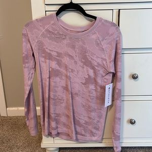 Athleta momentum camo long sleeve shirt